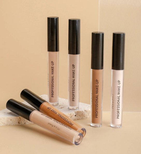Рідкий консілер MAXFINE Professional Make-up Concealer Stick Waterproof full - coverage з аплікатором 2мл тон 04 0406011 фото
